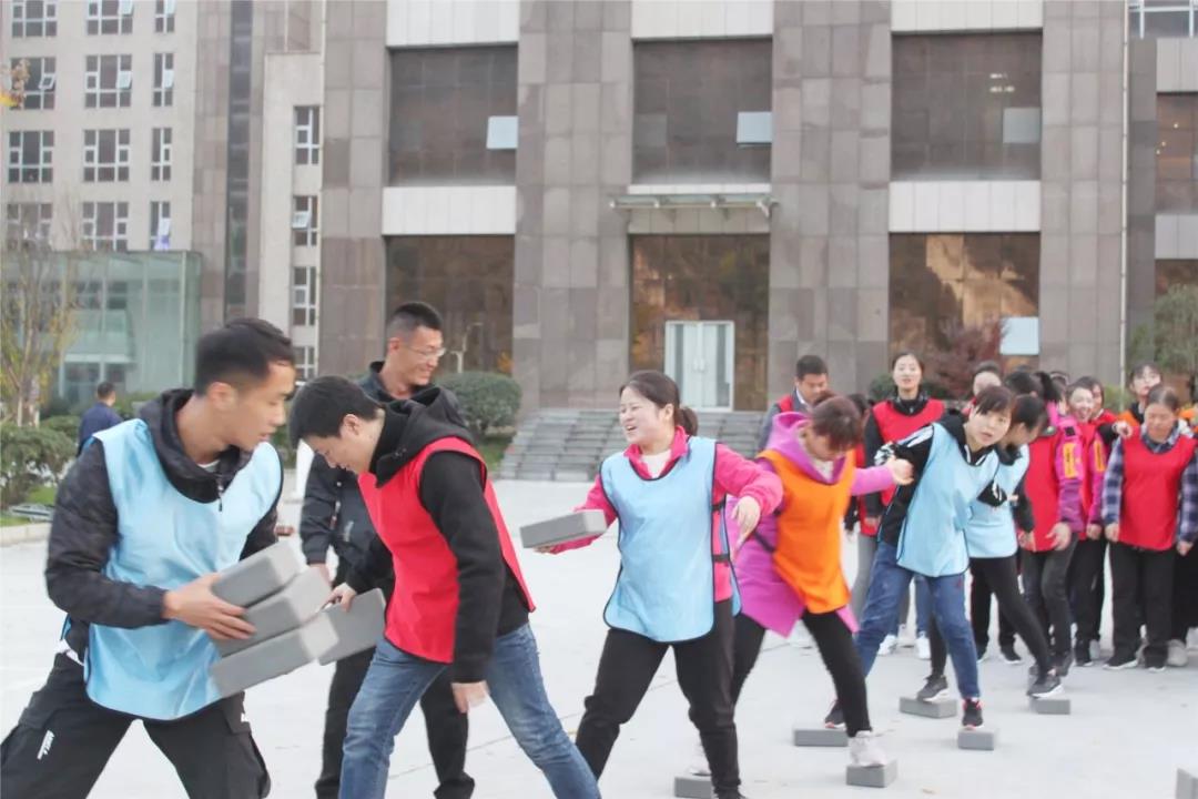 磨練意志，超越自我，凝聚團(tuán)隊(duì)，贏在執(zhí)行——酒店板塊開(kāi)展2019年度員工素質(zhì)集訓(xùn)活動(dòng)