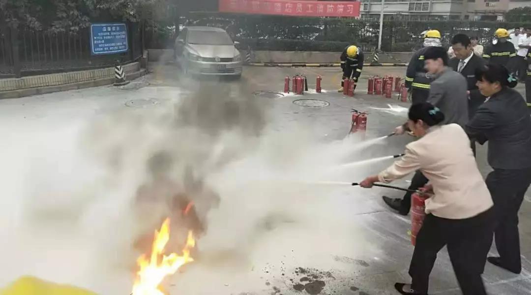 加強(qiáng)消防演練 提高安全意識(shí)——禹龍國際酒店開展119消防演練活動(dòng) 加強(qiáng)消防演練 提高安全意識(shí)——禹龍國際酒店開展119消防演練活動(dòng)