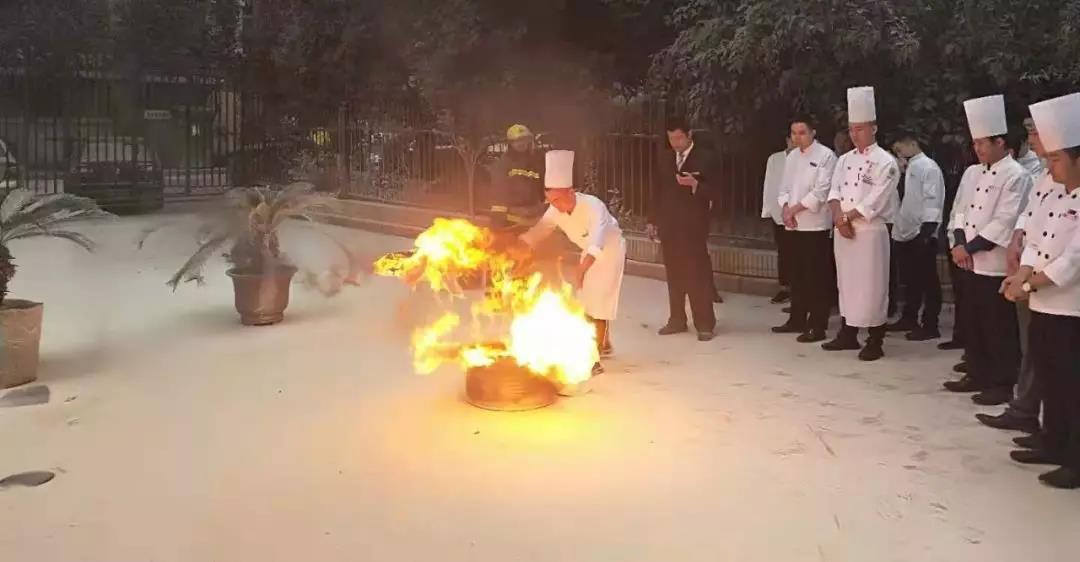 加強(qiáng)消防演練 提高安全意識(shí)——禹龍國際酒店開展119消防演練活動(dòng) 加強(qiáng)消防演練 提高安全意識(shí)——禹龍國際酒店開展119消防演練活動(dòng)