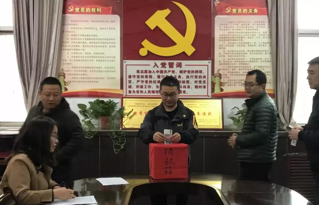 讓愛溫暖這個寒冬 ——龍鋼集團“10元關(guān)愛行動”主題活動側(cè)記 讓愛溫暖這個寒冬 ——龍鋼集團“10元關(guān)愛行動”主題活動側(cè)記