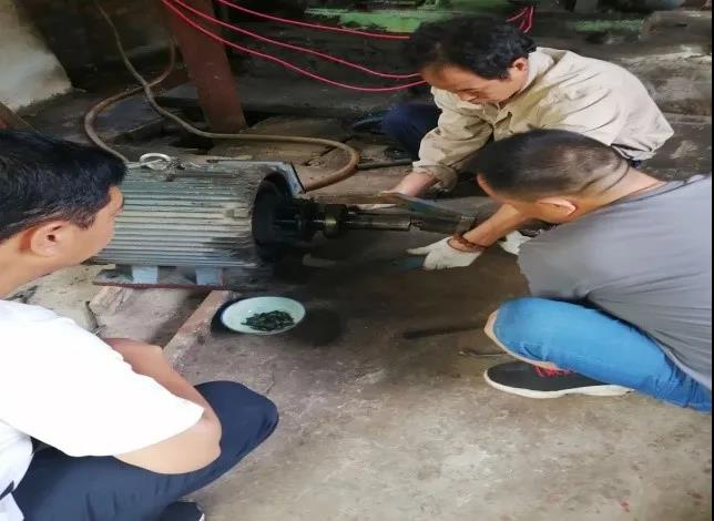 力戰(zhàn)酷暑守好陣地 精心維護保證供給——華冶公司電機社區(qū)供水系統(tǒng)搶修紀實
