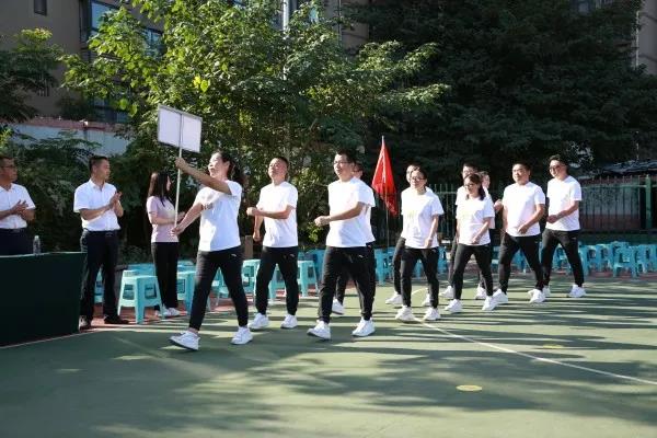 龍鋼集團“迎國慶”全民健身廣播體操展演活動掠影