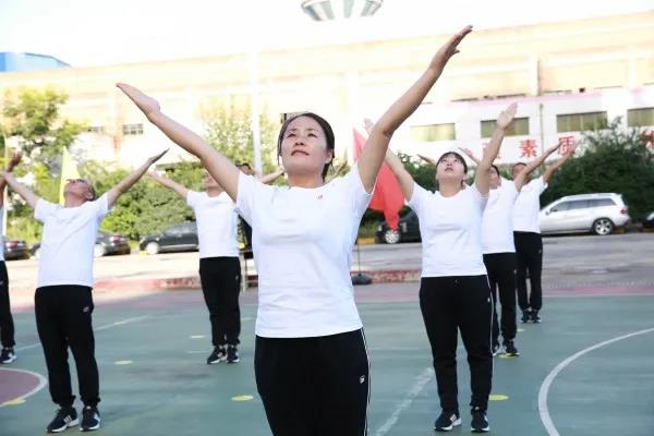 龍鋼集團“迎國慶”全民健身廣播體操展演活動掠影