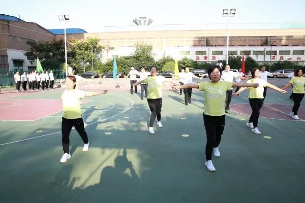 龍鋼集團“迎國慶”全民健身廣播體操展演活動掠影