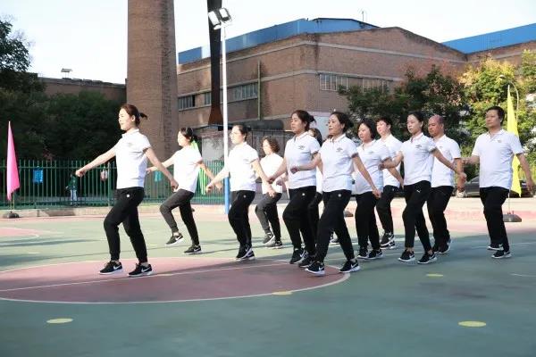 龍鋼集團“迎國慶”全民健身廣播體操展演活動掠影