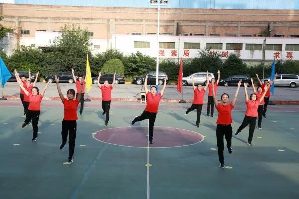 龍鋼集團“迎國慶”全民健身廣播體操展演活動掠影