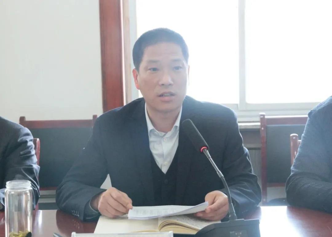 堅持目標引領(lǐng) 突出重點 強化統(tǒng)籌 狠抓落實 堅持目標引領(lǐng) 突出重點 強化統(tǒng)籌 狠抓落實
