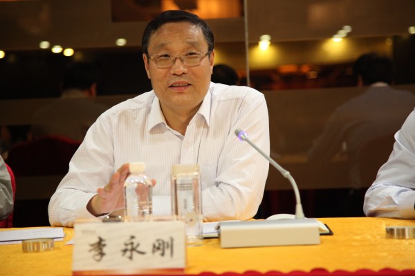 陜鋼集團(tuán)黨委書記李永剛在會(huì)上講話